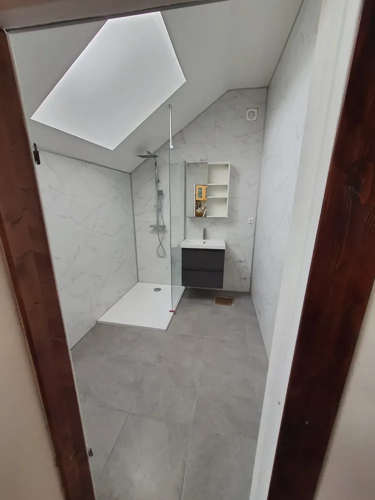 Douche sous les toits